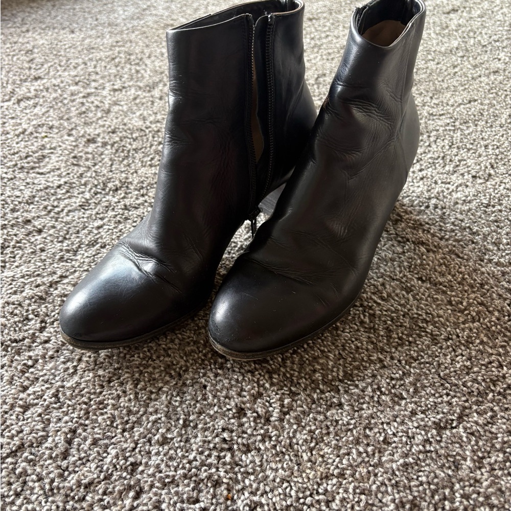 Varda Women's Black Ankle Boots